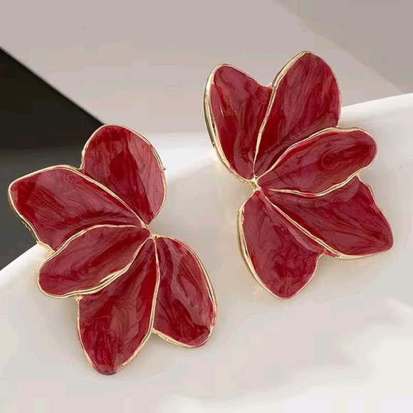 Elegant Red Flower Earrings - Picture 1 of 4